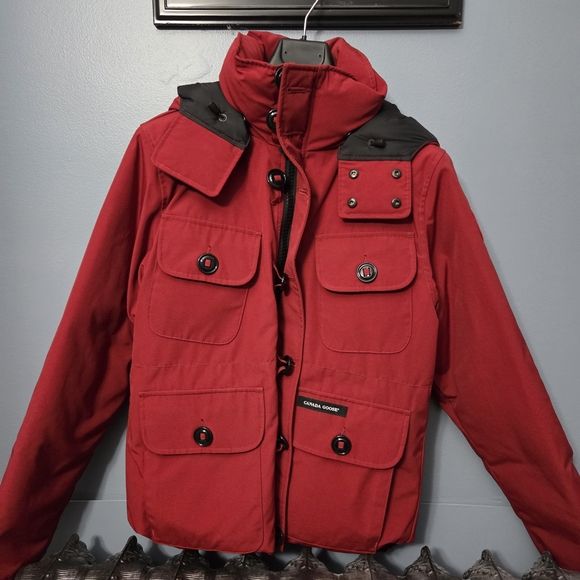 Canada Goose Men's Bold Red Performance Jacket - Picture 2 of 8